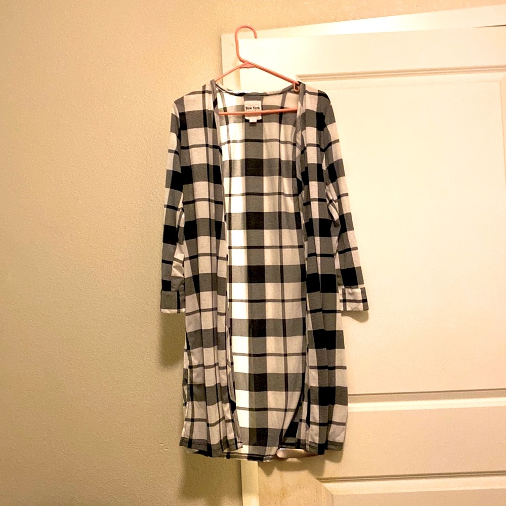 Nice Cardigan never been worn, in good condition, size S